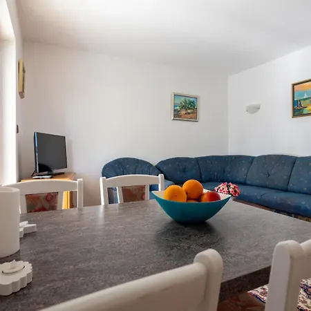 Apartman With A Parking Space Njivice, Krk - 20988 *